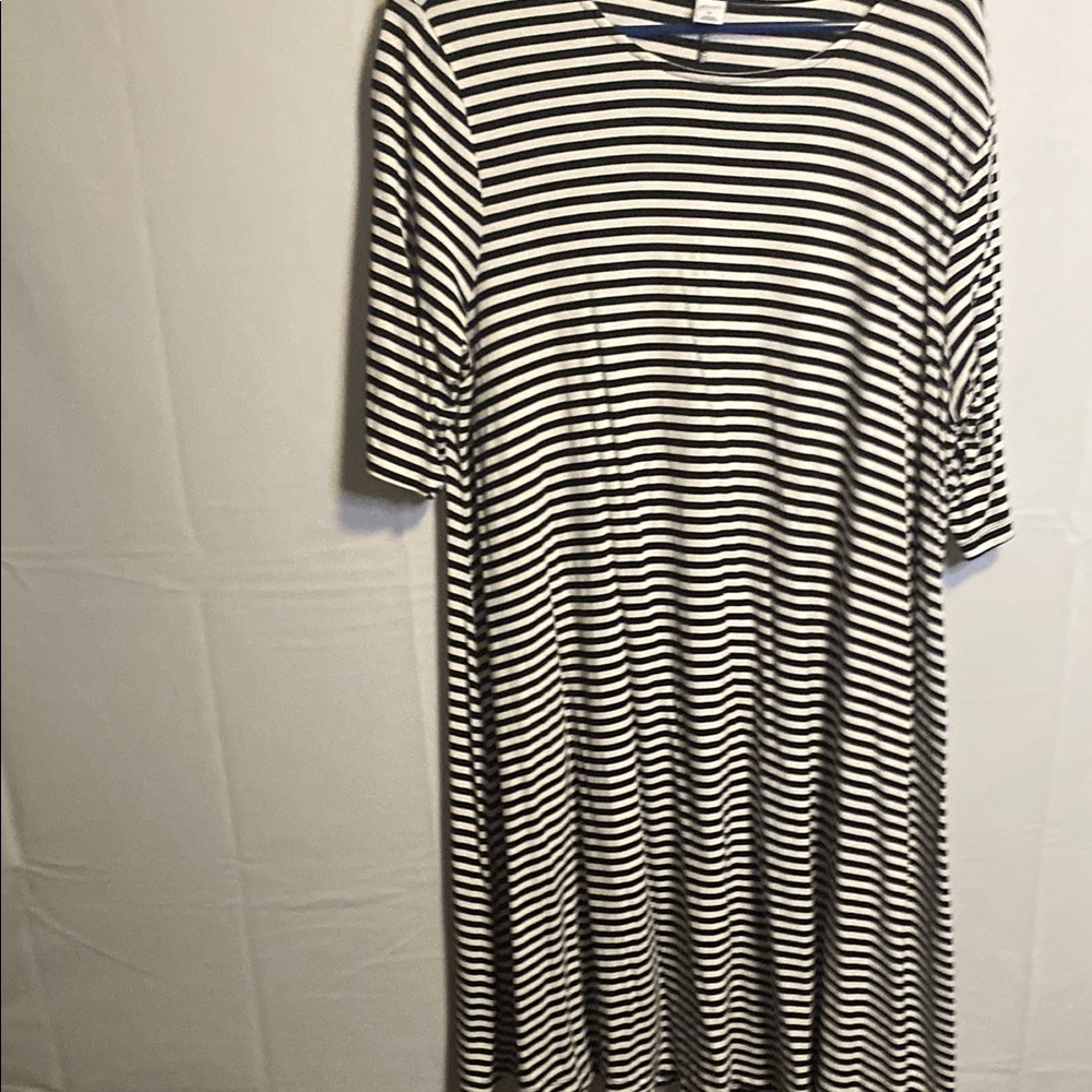 Old Navy Black and White Striped  short Sleeve Dress